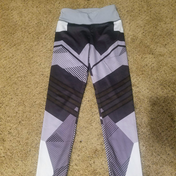 Geometric Highwaisted Leggings - Picture 2 of 2